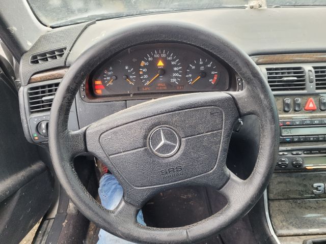 bontott MERCEDES-BENZ E-CLASS Jobb Hátsó Lámpa