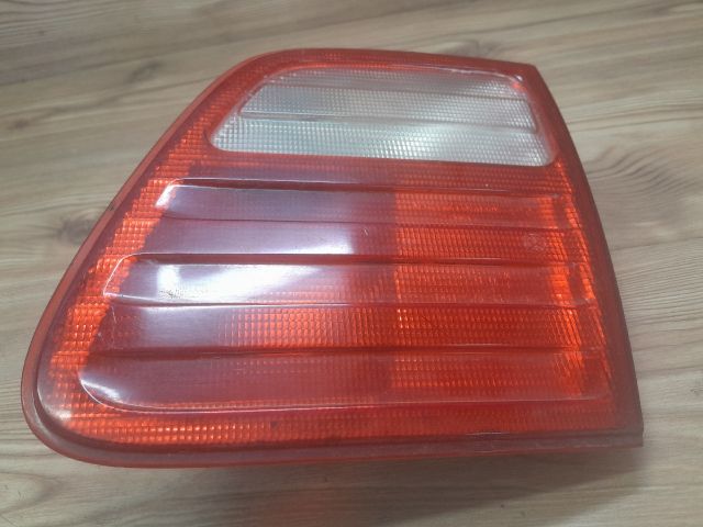 bontott MERCEDES-BENZ E-CLASS Jobb Hátsó Lámpa