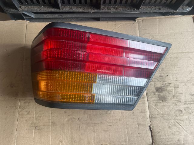 bontott MERCEDES-BENZ E-CLASS Jobb Hátsó Lámpa