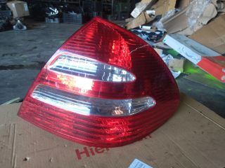 bontott MERCEDES-BENZ E-CLASS Jobb Hátsó Lámpa