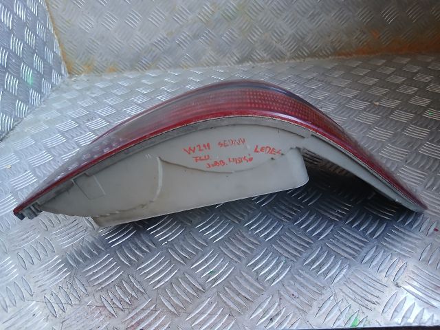 bontott MERCEDES-BENZ E-CLASS Jobb Hátsó Lámpa