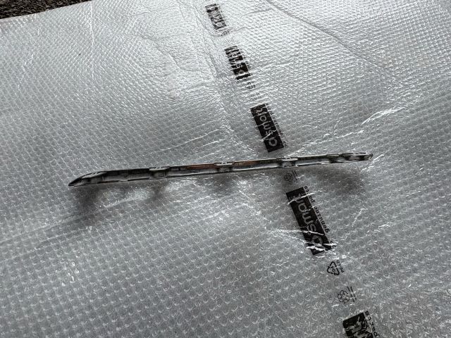 bontott MERCEDES-BENZ E-CLASS Jobb hátsó Lökhárító Díszléc