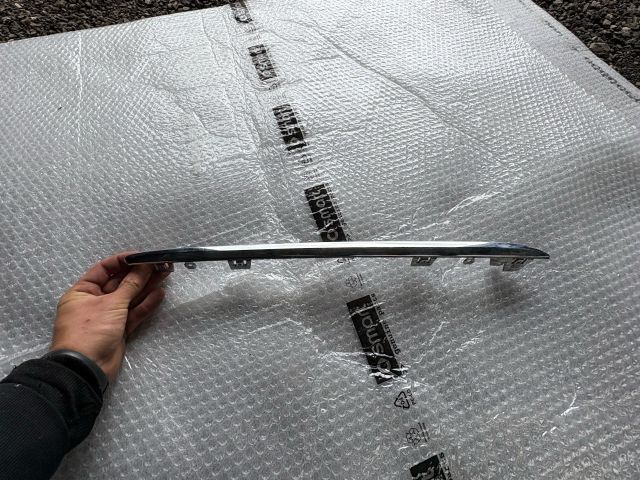 bontott MERCEDES-BENZ E-CLASS Jobb hátsó Lökhárító Díszléc