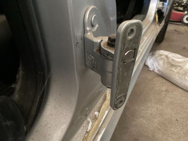 bontott MERCEDES-BENZ E-CLASS Jobb hátsó Zsanér