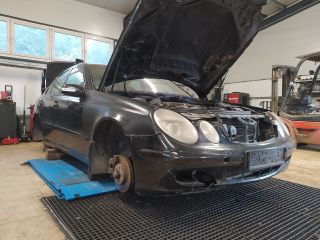 bontott MERCEDES-BENZ E-CLASS Jobb hátsó Zsanér