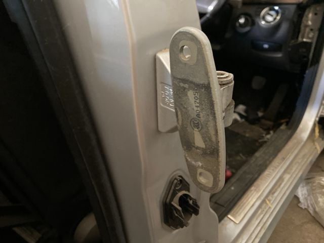 bontott MERCEDES-BENZ E-CLASS Jobb hátsó Zsanér