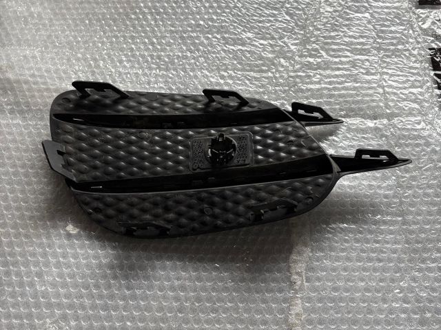 bontott MERCEDES-BENZ E-CLASS Jobb Ködlámpa Rács