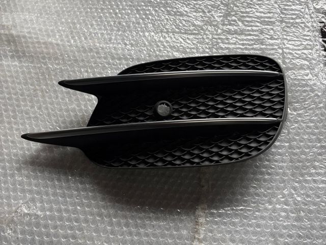 bontott MERCEDES-BENZ E-CLASS Jobb Ködlámpa Rács