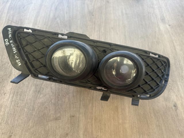 bontott MERCEDES-BENZ E-CLASS Jobb Ködlámpa Rács