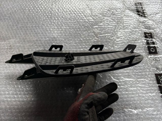 bontott MERCEDES-BENZ E-CLASS Jobb Ködlámpa Rács