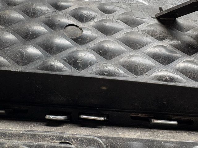 bontott MERCEDES-BENZ E-CLASS Jobb Ködlámpa Rács