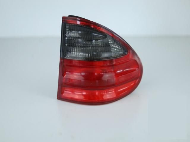 bontott MERCEDES-BENZ E-CLASS Jobb Külső Hátsó Lámpa