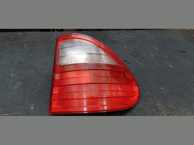 bontott MERCEDES-BENZ E-CLASS Jobb Külső Hátsó Lámpa