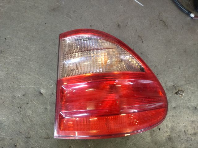 bontott MERCEDES-BENZ E-CLASS Jobb Külső Hátsó Lámpa