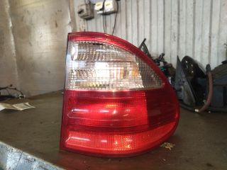 bontott MERCEDES-BENZ E-CLASS Jobb Külső Hátsó Lámpa