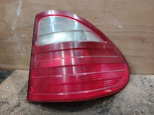 bontott MERCEDES-BENZ E-CLASS Jobb Külső Hátsó Lámpa