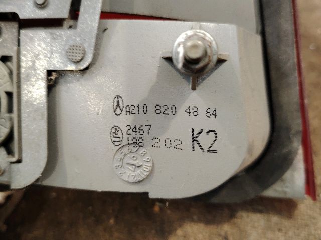 bontott MERCEDES-BENZ E-CLASS Jobb Külső Hátsó Lámpa