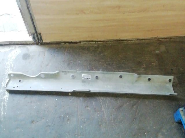 bontott MERCEDES-BENZ E-CLASS Jobb Küszöb