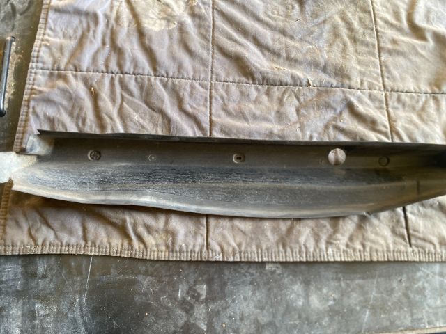 bontott MERCEDES-BENZ E-CLASS Jobb Sárvédő Csavar Burkolat