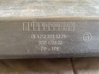 bontott MERCEDES-BENZ E-CLASS Jobb Sárvédő Csavar Burkolat