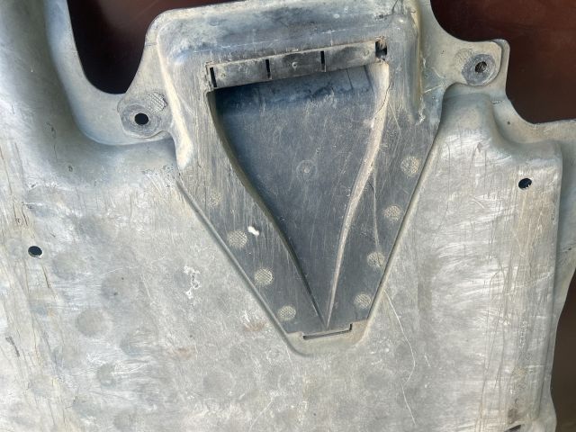 bontott MERCEDES-BENZ E-CLASS Kartervédő