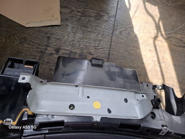 bontott MERCEDES-BENZ E-CLASS Kesztyűtartó