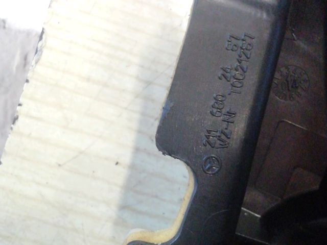 bontott MERCEDES-BENZ E-CLASS Kesztyűtartó