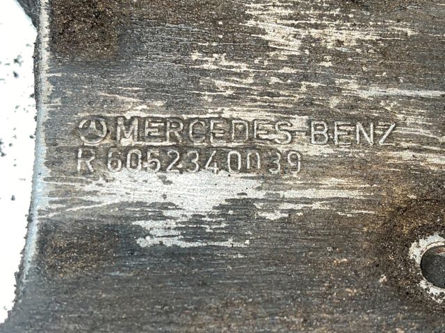 bontott MERCEDES-BENZ E-CLASS Klímakompresszor Tartó Bak