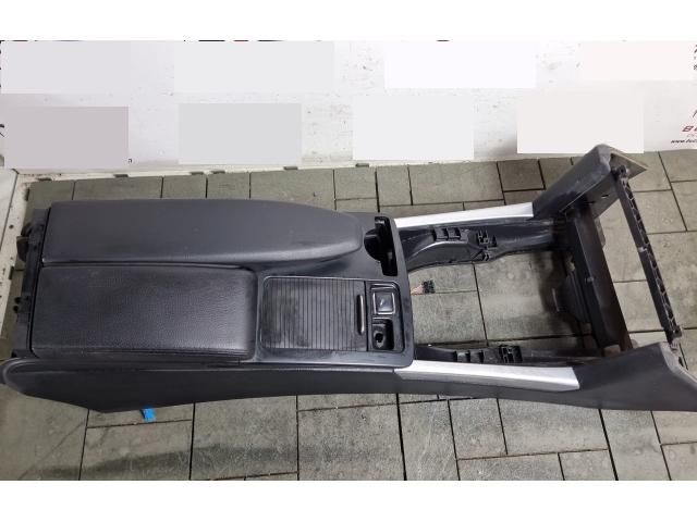 bontott MERCEDES-BENZ E-CLASS Könyöklő