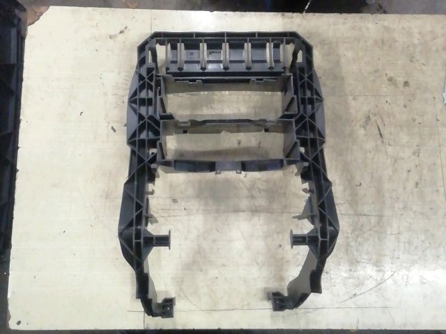 bontott MERCEDES-BENZ E-CLASS Középkonzol Keret