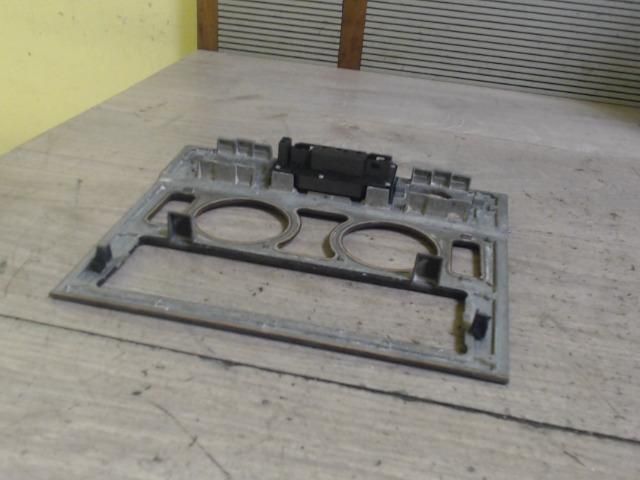 bontott MERCEDES-BENZ E-CLASS Középkonzol Keret