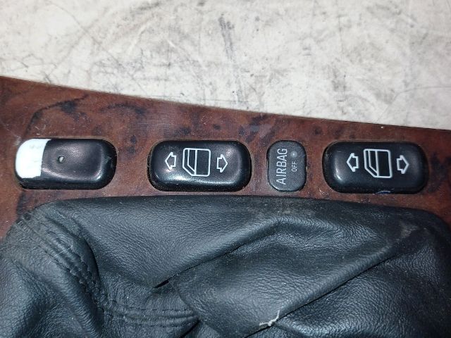 bontott MERCEDES-BENZ E-CLASS Középkonzol Vezérlő Panel