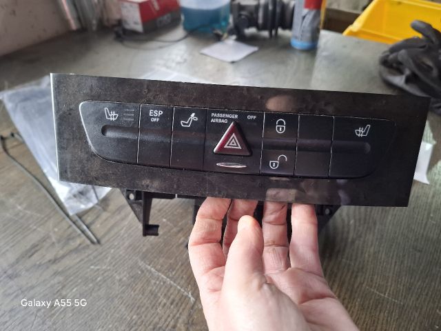 bontott MERCEDES-BENZ E-CLASS Középkonzol Vezérlő Panel