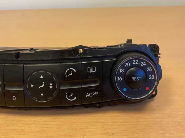 bontott MERCEDES-BENZ E-CLASS Középkonzol Vezérlő Panel