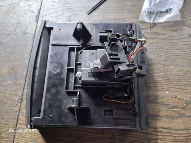 bontott MERCEDES-BENZ E-CLASS Középkonzol Vezérlő Panel