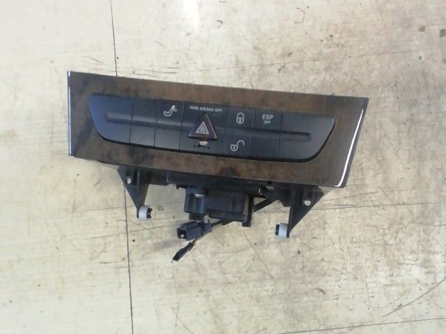 bontott MERCEDES-BENZ E-CLASS Középkonzol Vezérlő Panel