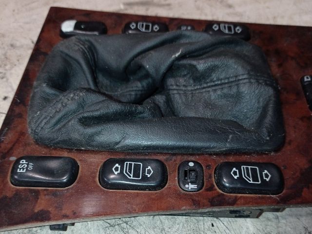 bontott MERCEDES-BENZ E-CLASS Középkonzol Vezérlő Panel