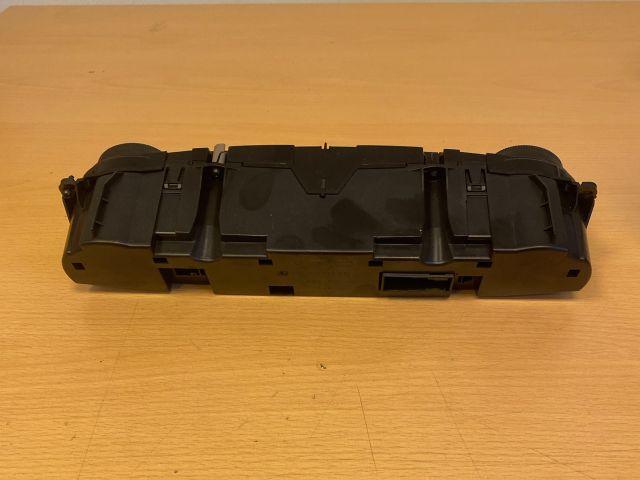 bontott MERCEDES-BENZ E-CLASS Középkonzol Vezérlő Panel