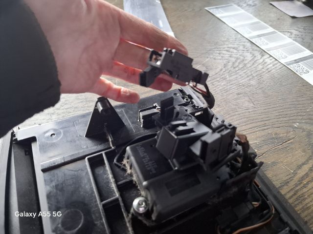 bontott MERCEDES-BENZ E-CLASS Középkonzol Vezérlő Panel