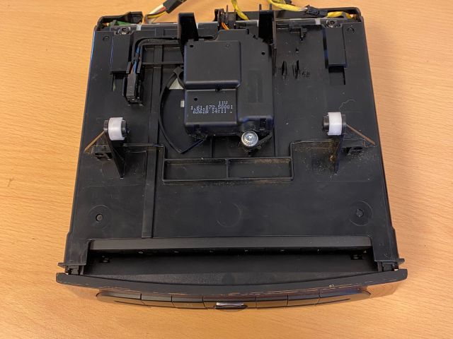 bontott MERCEDES-BENZ E-CLASS Középkonzol Vezérlő Panel