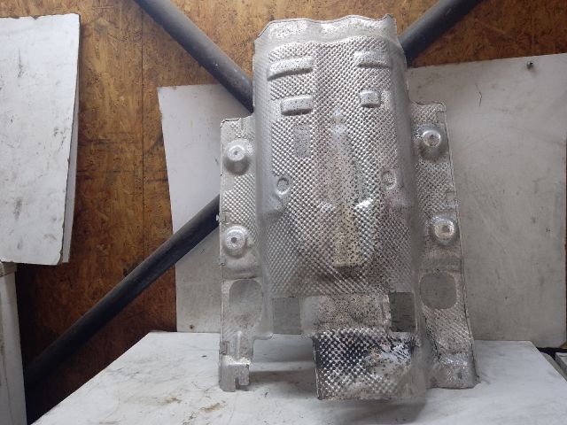 bontott MERCEDES-BENZ E-CLASS Középső Kipufogó Dob Hővédő Lemez