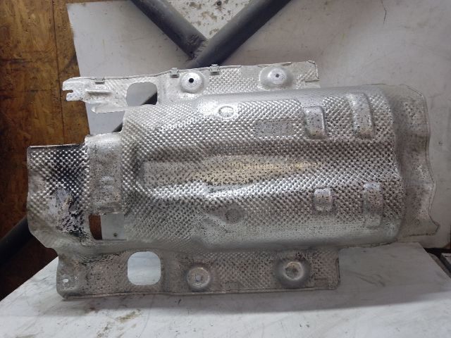 bontott MERCEDES-BENZ E-CLASS Középső Kipufogó Dob Hővédő Lemez