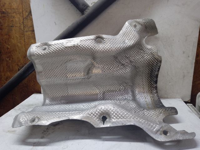 bontott MERCEDES-BENZ E-CLASS Középső Kipufogó Dob Hővédő Lemez