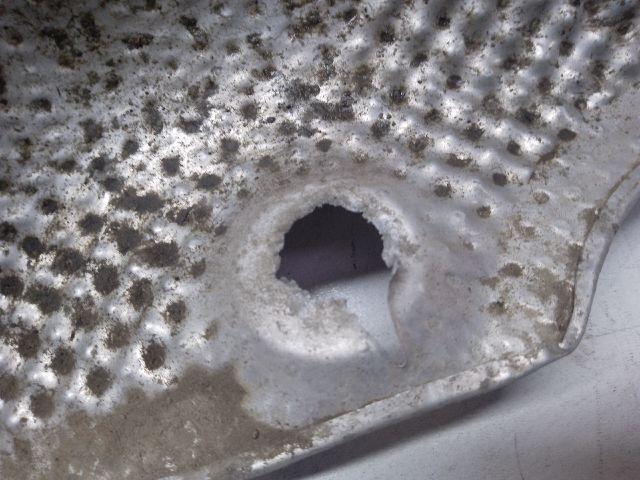 bontott MERCEDES-BENZ E-CLASS Középső Kipufogó Dob Hővédő Lemez