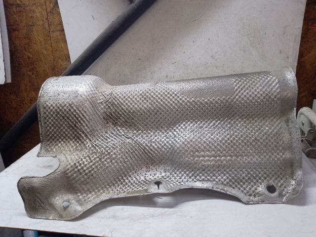 bontott MERCEDES-BENZ E-CLASS Középső Kipufogó Dob Hővédő Lemez