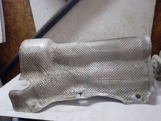 bontott MERCEDES-BENZ E-CLASS Középső Kipufogó Dob Hővédő Lemez