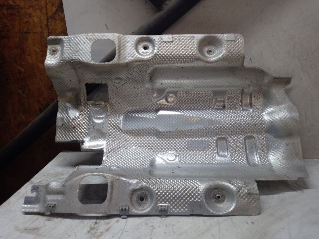 bontott MERCEDES-BENZ E-CLASS Középső Kipufogó Dob Hővédő Lemez