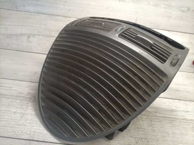 bontott MERCEDES-BENZ E-CLASS Középső Szellőző