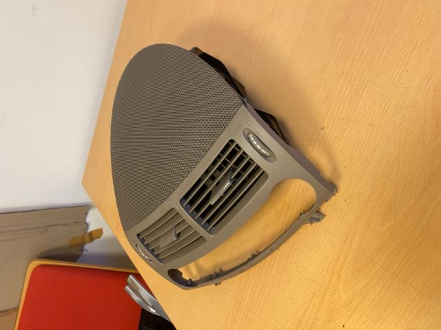 bontott MERCEDES-BENZ E-CLASS Középső Szellőző