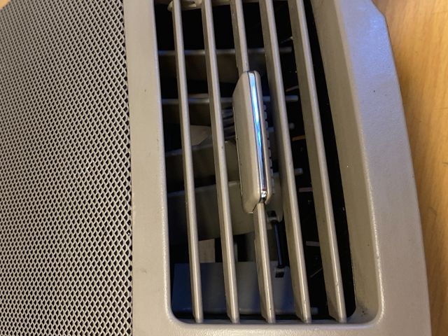 bontott MERCEDES-BENZ E-CLASS Középső Szellőző